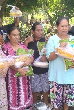 Wujud Kepedulian Terhadap Warga Sekitar, Pengusaha Tambang Galian Pasir di Dusun Pancoran Rogojampi Bagikan Sembako