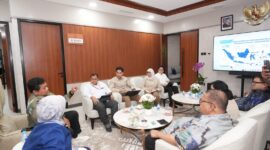 Rapat di hadiri 34 orang dari berbagai fraksi. Diantara 