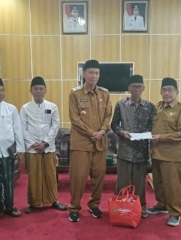 Pemkab Sumenep dan Baznas Salurkan Bantuan Rp30 Juta kepada Korban Kebakaran di Giligenting