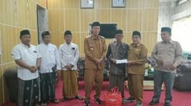 Foto saat Wabup Sumenep KH. Imam Hasyim didampingi kepala dinas sosial