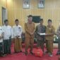 Foto saat Wabup Sumenep KH. Imam Hasyim didampingi kepala dinas sosial