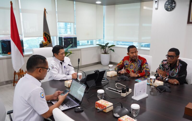 Foto Bupati Sumenep Achmad Fauzi Wongsojudo dengan Kementerian Kelautan dan Perikanan (KKP)