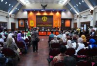 Sidang yang berlangsung di Gedung F Lantai 2 Ruang Auditorium Juwono Sudarsono, FISIP UI
