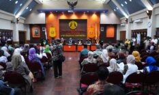 Hadiri Sidang Doktor Luluk Nur Hamidah, Wamen Viva Yoga Sebut Pola Distribusi Kader NU Mirip HMI