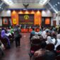 Sidang yang berlangsung di Gedung F Lantai 2 Ruang Auditorium Juwono Sudarsono, FISIP UI