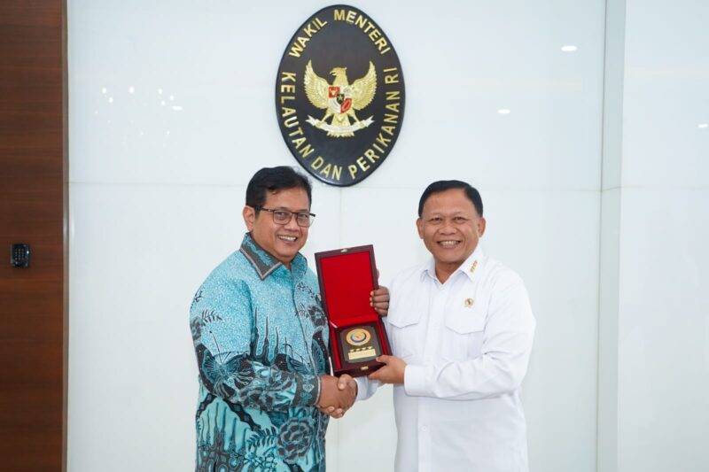 Wakil Menteri transmigrasi Viva Yoga Bersama wakil Menteri Kelautan dan perikanan Didit Herdiawan Ashaf, di Kantor KKP, Gambir, Jakarta, 9/7/2026