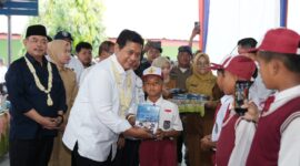 Viva yoga disambut meriah oleh para Transmigran, siswa-siswi Sekolah, Muspika, Muspida, anggota DPRD, Bupati  Lahat Bursa,berserta Wakilnya widia Ningsih dan Pejabat Propensi lainnya