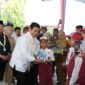 Viva yoga disambut meriah oleh para Transmigran, siswa-siswi Sekolah, Muspika, Muspida, anggota DPRD, Bupati  Lahat Bursa,berserta Wakilnya widia Ningsih dan Pejabat Propensi lainnya