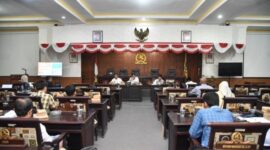 Suasana Rapat Paripurna DPRD Kabupaten Sumenep dengan agenda penyampaian laporan hasil Reses Masa Persidangan III Tahun 2026 yang diikuti pimpinan dan anggota DPRD bersama jajaran Pemerintah Kabupaten Sumenep.