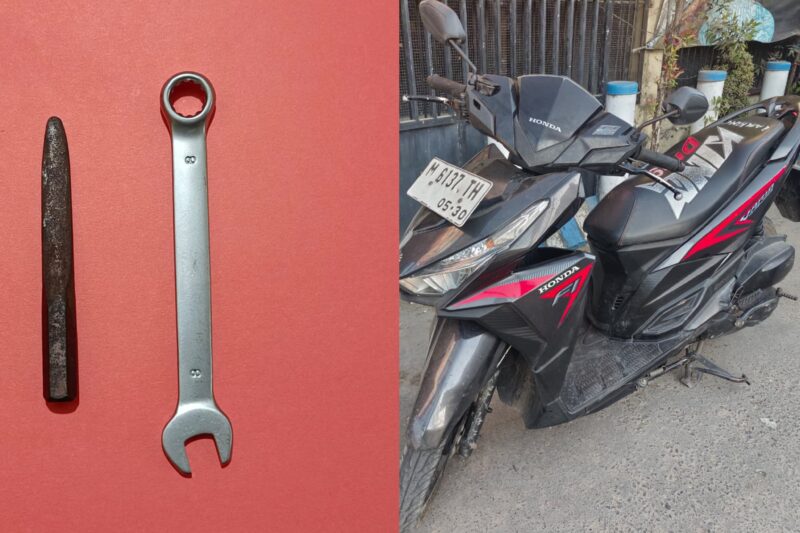 Polisi mengamankan Barang hasil kejahatan,satu unit sepeda motor merek Honda Vario dan dua alat untuk tindak kejahatan 