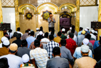 Kapolresta Sumenep Kombes Pol Ariek Indra Sentanu menyampaikan pesan-pesan kamtibmas kepada jemaah usai Salat Jumat dalam kegiatan Safari Jumat di Masjid Jamik Langgundih, Kecamatan Ganding, Kabupaten Sumenep, Jumat (31/7/2026). (Foto: Humas Polresta Sumenep)