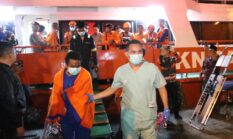 Kapolresta Sumenep Sambut Korban Evakuasi KM Mutiara Sentosa 2 di Pelabuhan Kalianget