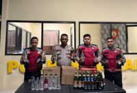 Barang sitaan 59 Botol Miras dari Dua Toko di Giat Patroli Sat Samapta Polresta Sumenep selasa malam (11/08/2026.