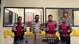 Barang sitaan 59 Botol Miras dari Dua Toko di Giat Patroli Sat Samapta Polresta Sumenep selasa malam (11/08/2026.
