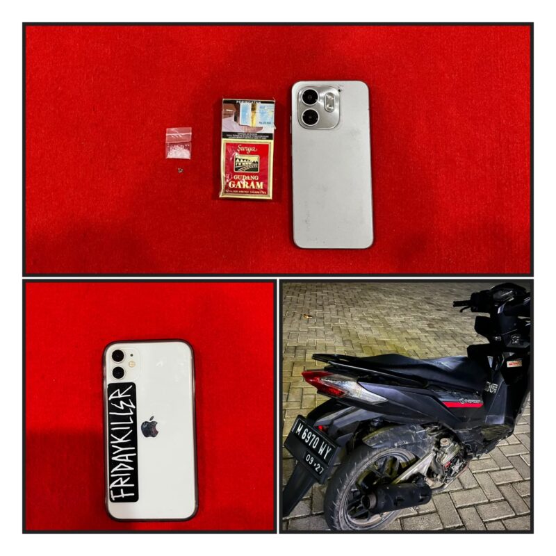Barang bukti yang di amankan Satresnarkoba Polresta Sumenep .berupa paket sabu, bungkus rokok, telpon gemgam, dan sepeda motor
