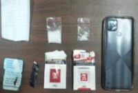 Barang bukti narkotika jenis sabu seberat 4,28 gram yang ditemukan petugas di tangan dan saku baju tersangka HBG (55) saat operasi di Jalan Kartini Gang I, Desa Pangarangan, Sumenep, Rabu malam.