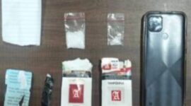 Barang bukti narkotika jenis sabu seberat 4,28 gram yang ditemukan petugas di tangan dan saku baju tersangka HBG (55) saat operasi di Jalan Kartini Gang I, Desa Pangarangan, Sumenep, Rabu malam.