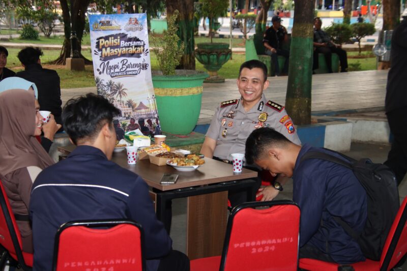 Suasana hangat Kapolresta Sumenep bersilaturahmi dengan warga dan mitra pengemudi daring di Taman Bunga Sumenep.