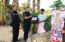 Foto: Penyerahan bantuan bakti sosial kepada warga sebagai bagian dari rangkaian peringatan HUT ke-75 Humas Polri Polresta Sumenep.
