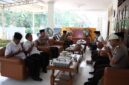 Suasana silaturahmi Kapolresta Sumenep beserta jajaran dengan pengurus Pondok Pesantren Al-Amien Prenduan.