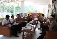 Suasana silaturahmi Kapolresta Sumenep beserta jajaran dengan pengurus Pondok Pesantren Al-Amien Prenduan.
