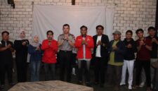 Kapolresta Sumenep beserta jajaran foto bersama dengan perwakilan GMNI Sumenep.